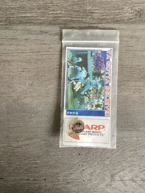 NY Mets Ya Gotta Believe! 1973 Pin and Card Set - Blue/Orange